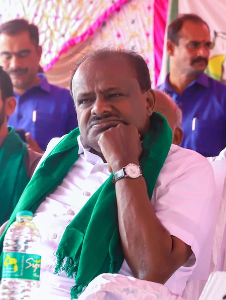 बेंगलुरु HMT भूमि विवाद: केंद्रीय मंत्री कुमारस्वामी का कांग्रेस सरकार पर सीधा हमला, शिवकुमार की पुरानी भूमिका पर उठाए सवाल