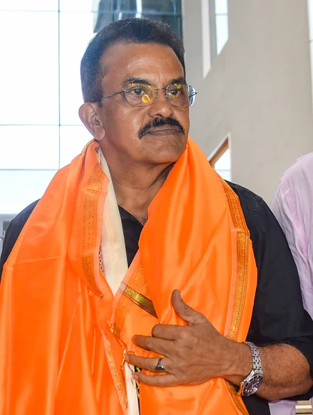 शिंदे गुट को लोकसभा में बड़ी जीत, 6 सांसदों के विलय को स्पीकर ने दी मान्यता, ठाकरे गुट को झटका