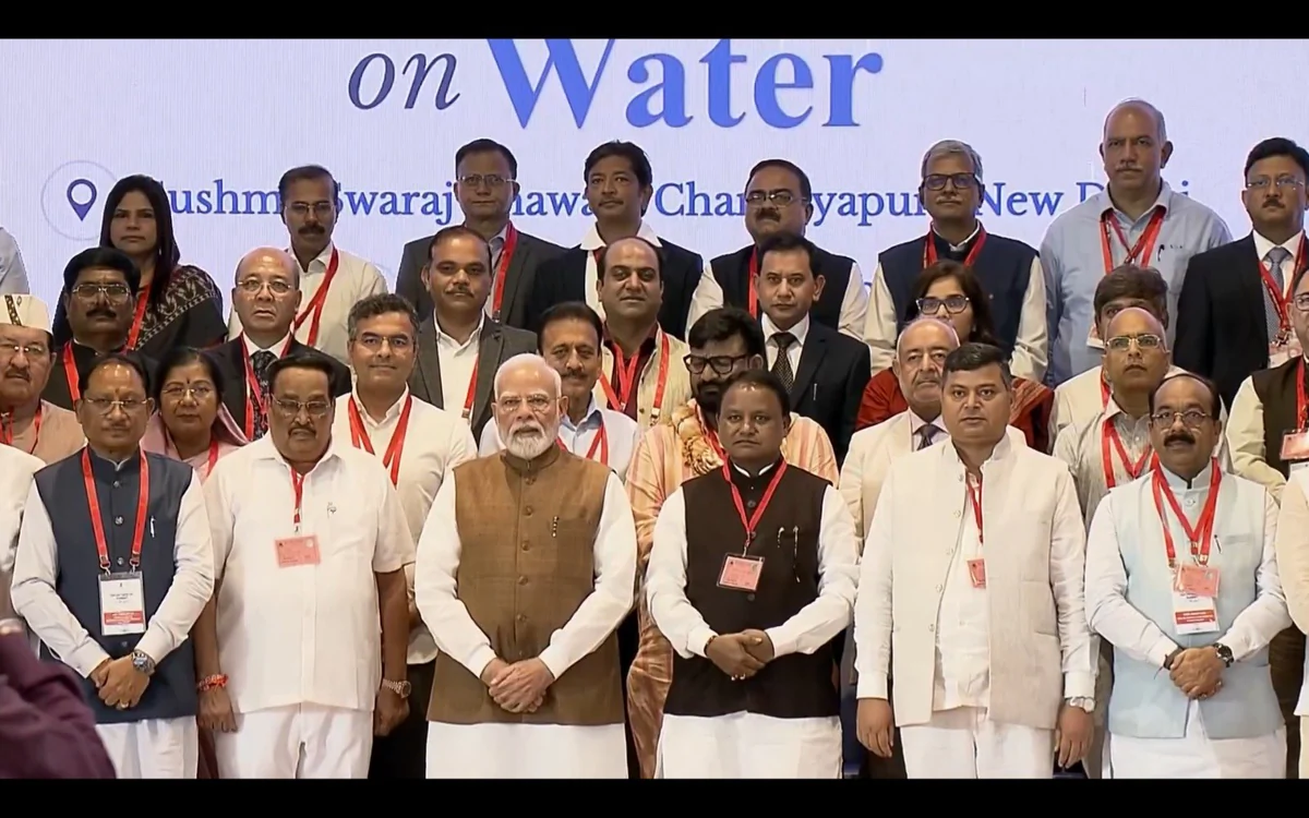जल सुरक्षा पर राष्ट्रीय सम्मेलन: प्रधानमंत्री मोदी ने राज्यों के साथ गहन चर्चा की अध्यक्षता की