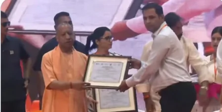 यूपी: शिक्षकों और उनके परिवारों को मिला 5 लाख का कैशलेस इलाज, वाराणसी से सीएम योगी ने की योजना की शुरुआत