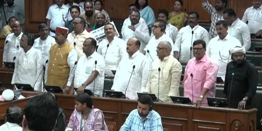 छात्र आंदोलन पर लाठीचार्ज: बिहार विधानसभा में सत्ता-विपक्ष भिड़े, हंगामे के बाद कार्यवाही स्थगित