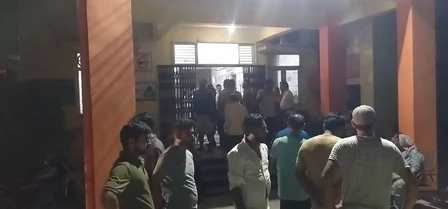 अमरोहा: तेज रफ्तार वाहन ने बाइक को मारी टक्कर, दो युवकों की मौत, तीसरा गंभीर रूप से घायल