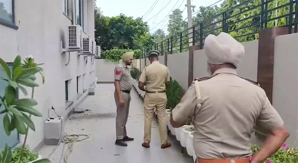 बुरहान वानी को 'शहीद' बताने पर PDP नेता अब्दुल कबीर से पुलिस की पूछताछ