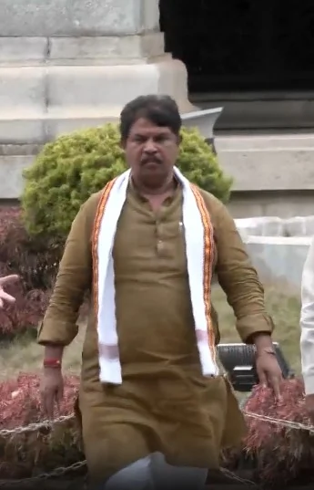 बिदादी टाउनशिप: किसानों के विरोध प्रदर्शन से गणेश प्रतिमा हटाने पर कर्नाटक में राजनीतिक विवाद