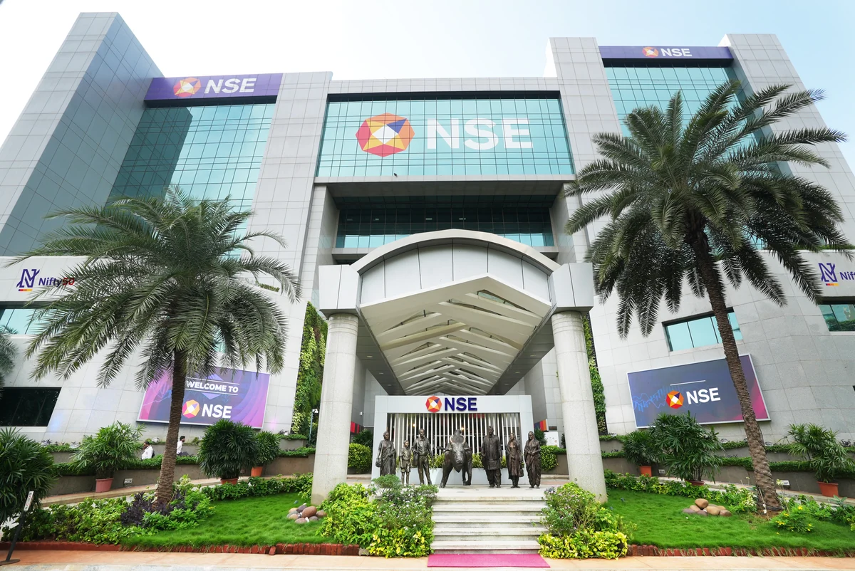 NSE के IPO से जुड़ी बड़ी खबर: ग्रे मार्केट प्रीमियम गिरते ही IFCI और NIACL के शेयर 14% तक टूटे