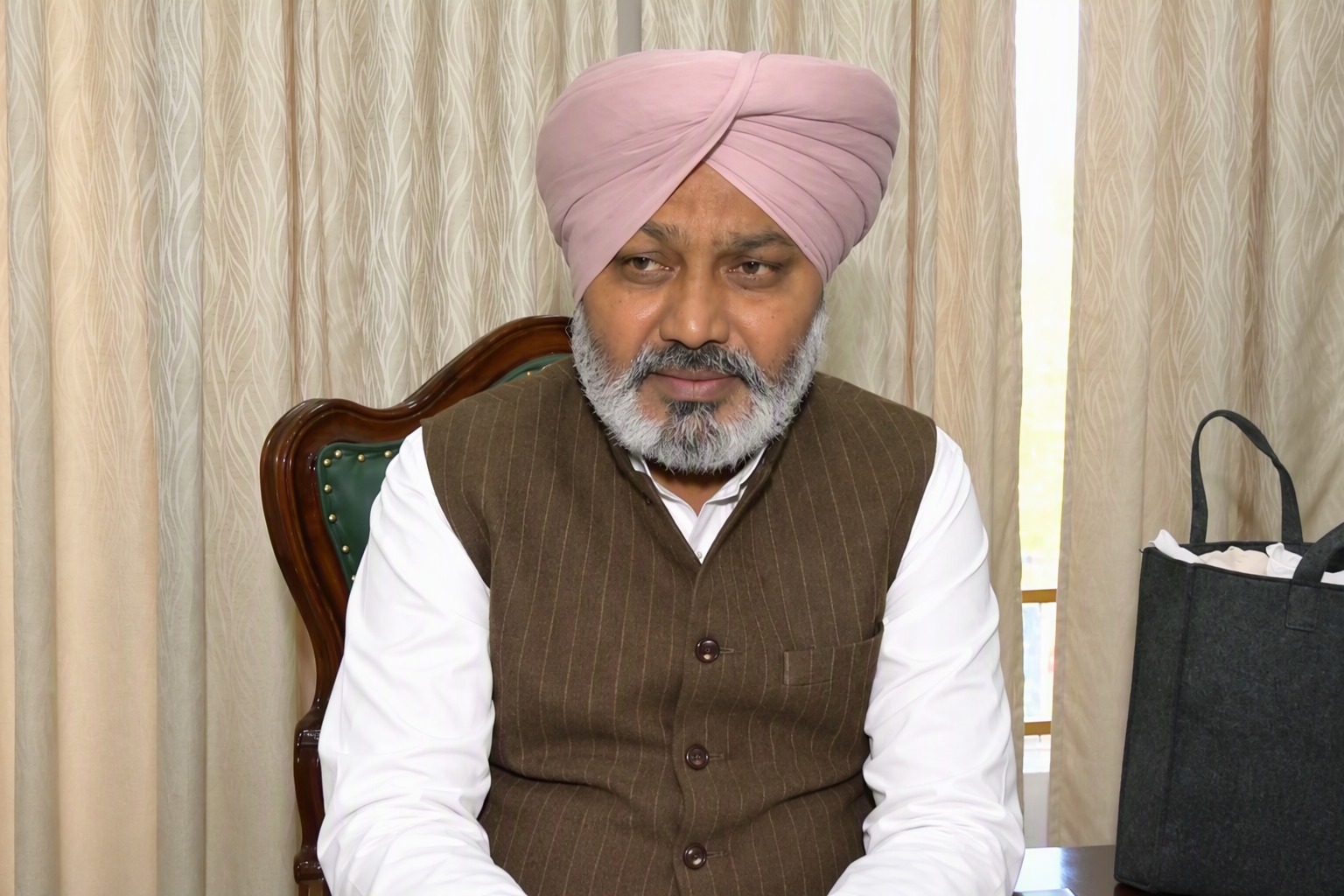 पंजाब विधानसभा में मुख्य चुनाव आयुक्त के खिलाफ प्रस्ताव पारित, मंत्री हरपाल चीमा ने लगाए गंभीर आरोप