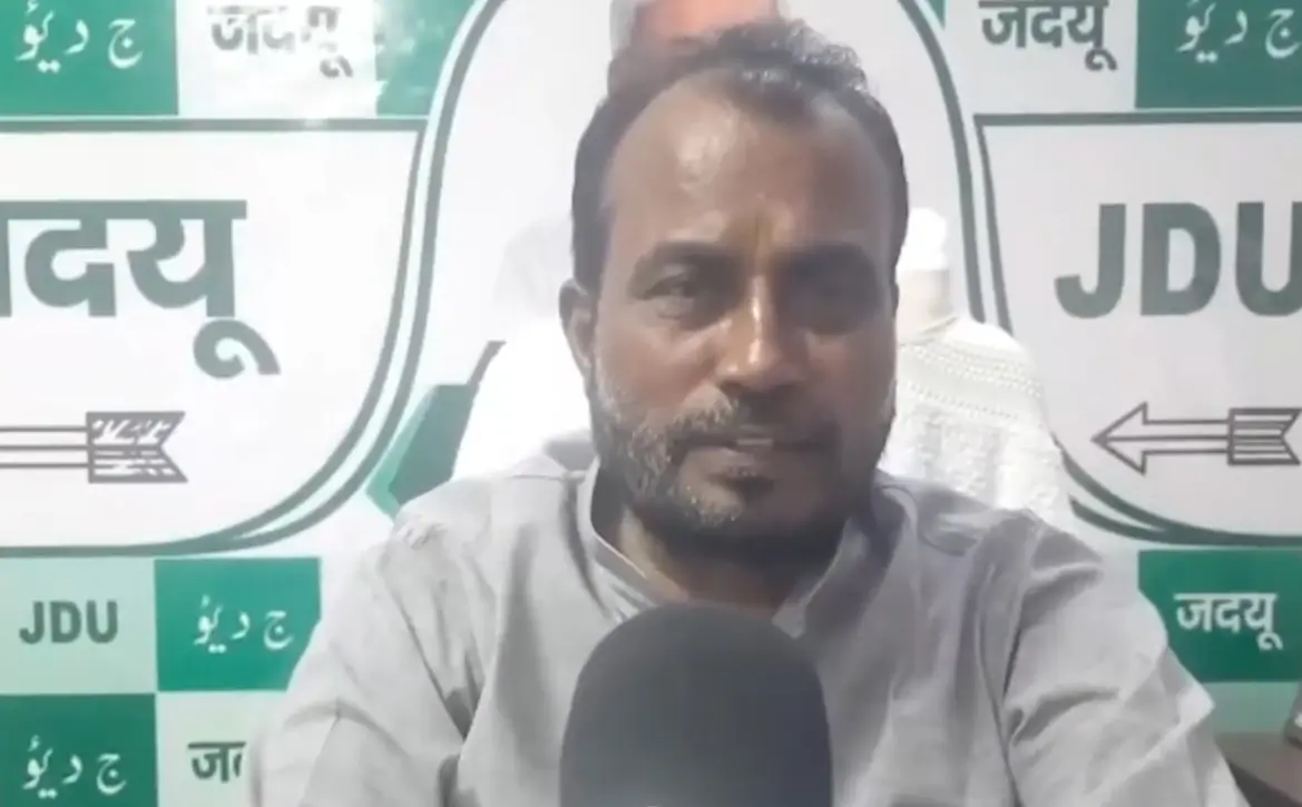 दुर्गा पूजा में मांस बिक्री पर VHP के फरमान से सियासी बहस, JDU नेता ने पशु बलि पर भी उठाया सवाल