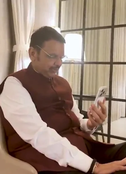 नेपाल में बाढ़ के बीच फंसे महाराष्ट्र के नागरिक सुरक्षित भारत लौटे, सीएम फडणवीस ने केंद्र को दिया श्रेय