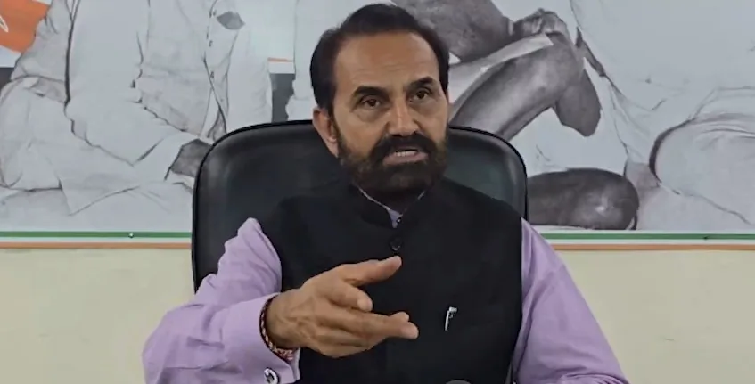 गुजरात GIDC भूमि घोटाला: कांग्रेस ने उठाए सवाल, अदालतों की टिप्पणी के बाद अधिकारियों पर कार्रवाई की मांग