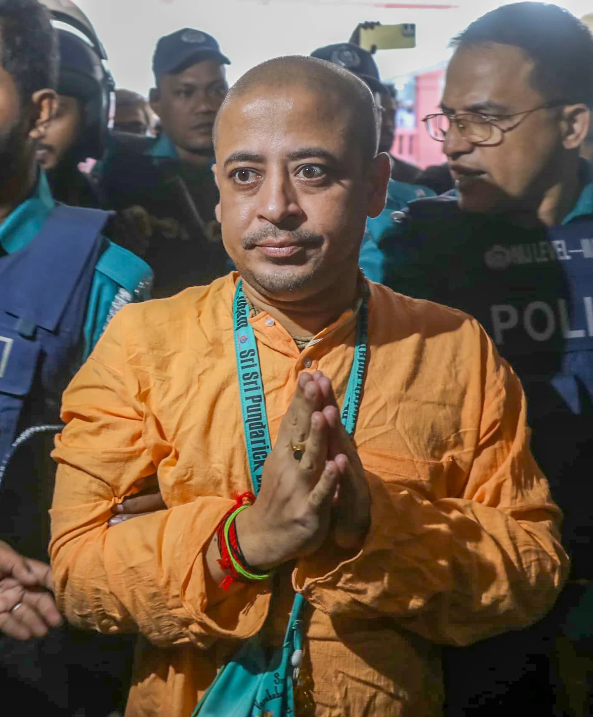 बांग्लादेश: कई मामलों में जमानत के बाद भी हिंदू नेता चिन्मय कृष्ण दास जेल में, मानवाधिकार संगठनों ने उठाए सवाल