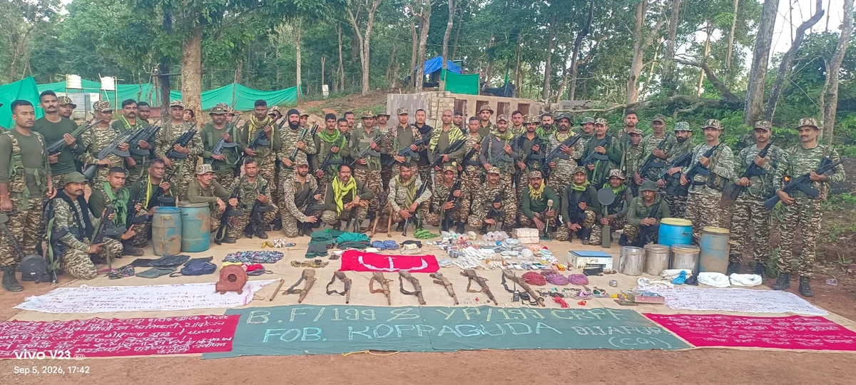 छत्तीसगढ़: बीजापुर के जंगलों में CRPF का बड़ा अभियान, नक्सलियों के हथियारों और विस्फोटकों का ज़खीरा बरामद