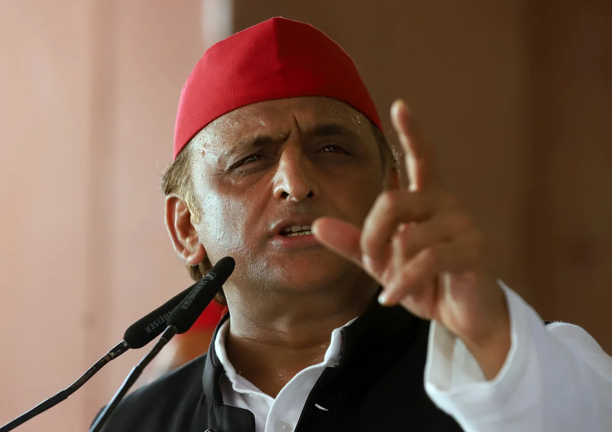 लखनऊ अग्निकांड: पीड़ित मां से दुर्व्यवहार के आरोप पर अखिलेश यादव का योगी आदित्यनाथ पर तंज