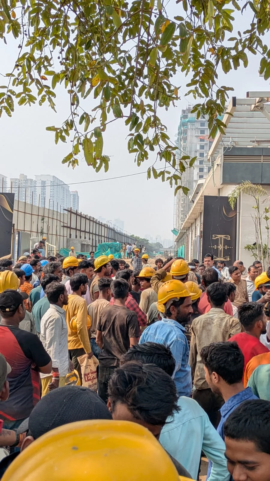 नोएडा: कंस्ट्रक्शन साइट पर दर्दनाक हादसा, टावर से गिरकर फोरमैन की मौत