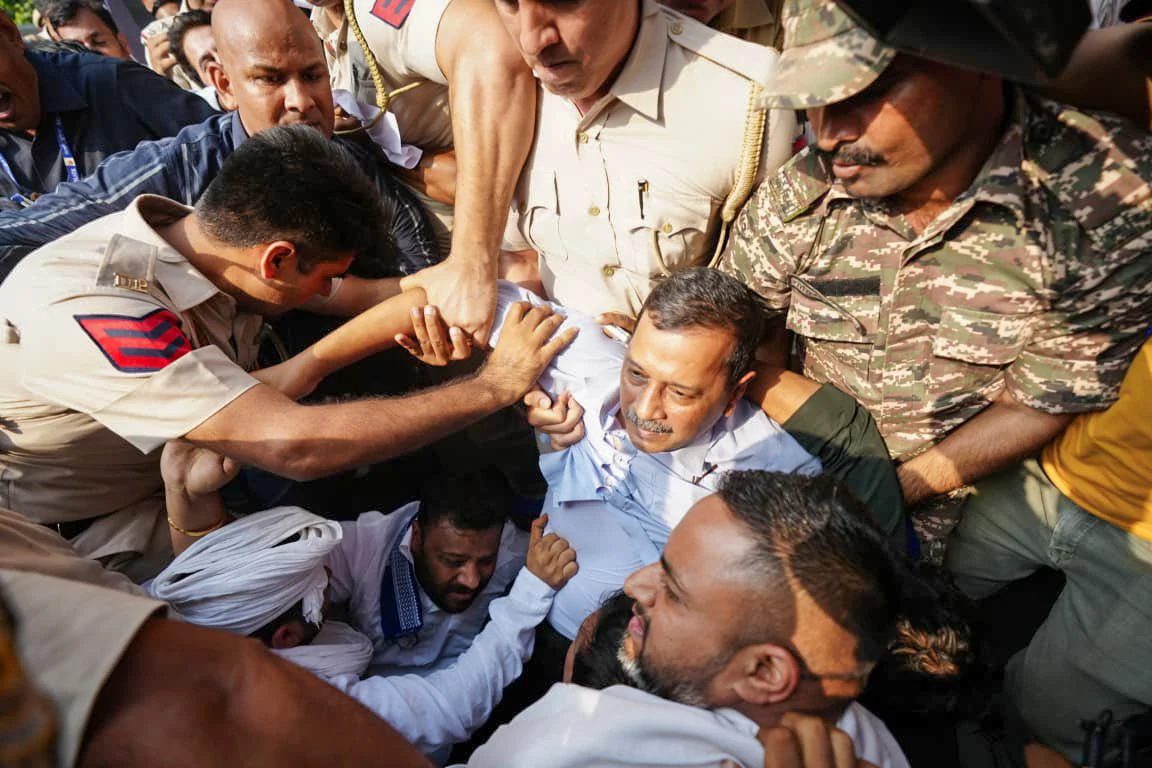 मतदाता सूची में धांधली का आरोप: दिल्ली में केजरीवाल हिरासत में, चंडीगढ़ में सिसोदिया समेत कई AAP नेता गिरफ्तार