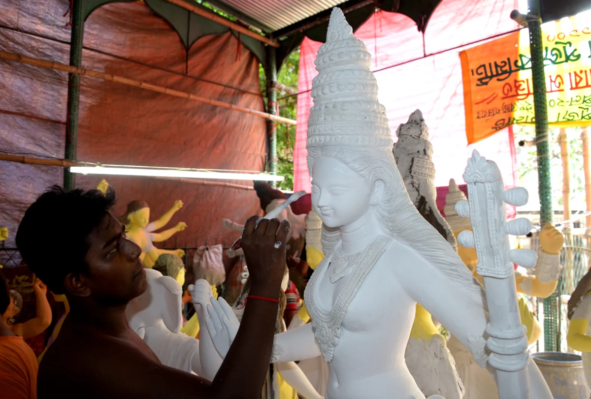 बांग्लादेश: दुर्गा पूजा की तैयारियों के बीच मंदिर में तोड़फोड़, देवी दुर्गा समेत सात मूर्तियां तोड़ी गईं