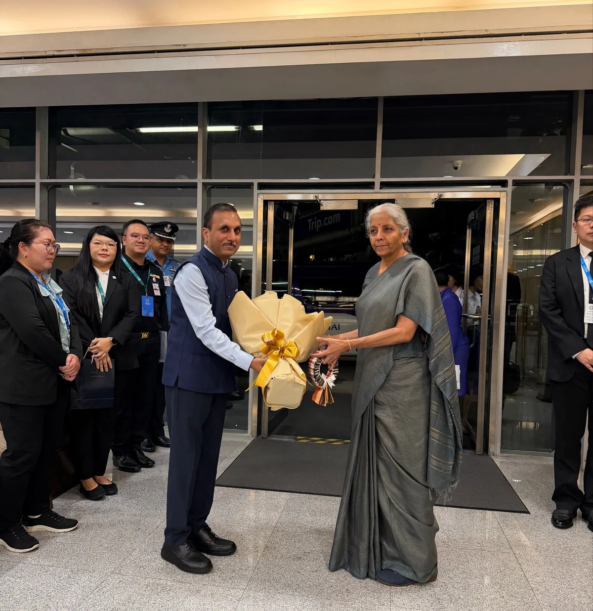 वैश्विक आर्थिक मंच पर भारत: वित्त मंत्री निर्मला सीतारमण IMF-विश्व बैंक की वार्षिक बैठकों के लिए बैंकॉक में