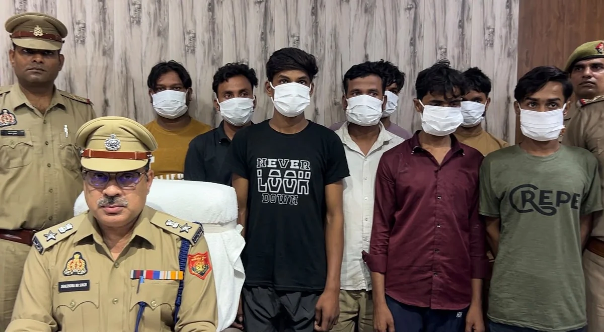 नोएडा: रैपिडो चालक बन करते थे मोबाइल चोरी, 8 गिरफ्तार, 300 से ज़्यादा फोन और पुर्जे बरामद