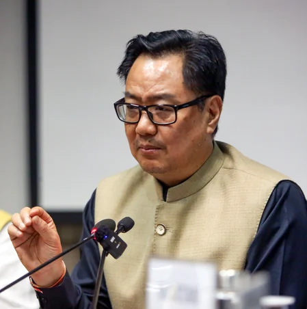 चुनाव आयोग पर कांग्रेस के आरोपों का किरेन रिजिजू ने दिया जवाब, 5 सवालों की चुनौती पेश की