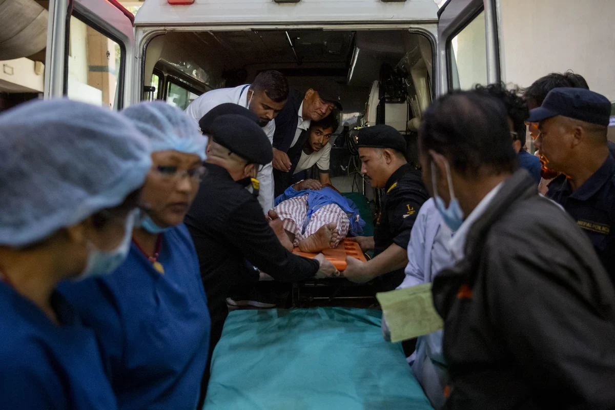 नेपाल में भयंकर बाढ़: 177 लोगों की मौत, 800 से ज़्यादा लापता, कई भारतीय भी बचाए गए