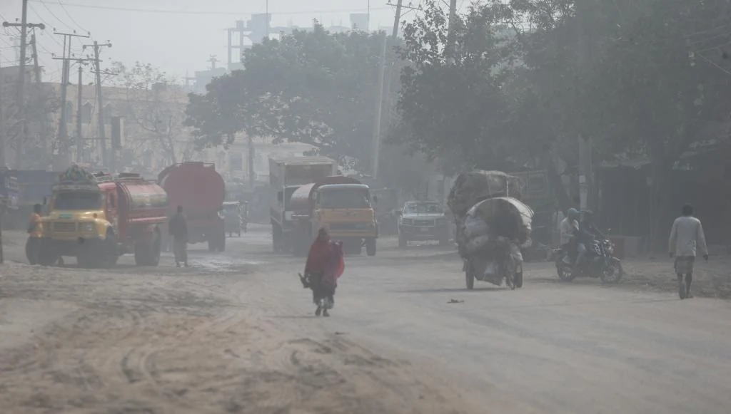 बांग्लादेश: ढाका की हवा 'बेहद खराब', दुनिया के सबसे प्रदूषित शहरों में शीर्ष पर