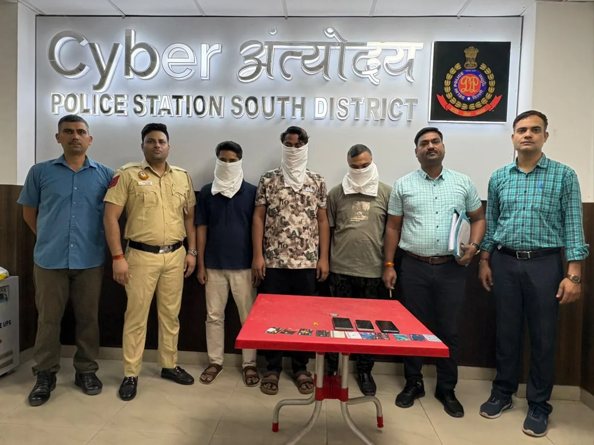 अहमदाबाद से 3 गिरफ्तार: दिल्ली पुलिस ने APK फ्रॉड से जुड़े बड़े सिंडिकेट का किया भंडाफोड़