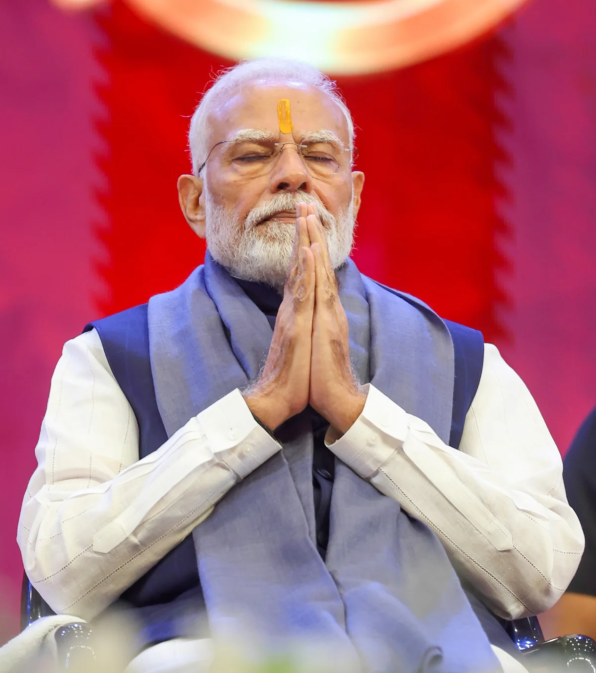 प्रधानमंत्री मोदी वाराणसी में: अरविंद टेक्सटाइल्स मिल का उद्घाटन और नमो घाट पर वायुसेना का एयर शो