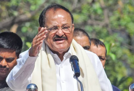 चुनाव आयोग की छवि खराब करने की कोशिश लोकतंत्र के लिए ठीक नहीं: पूर्व उपराष्ट्रपति वेंकैया नायडू