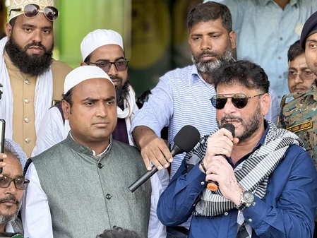 'वंदे मातरम' पर वारिस पठान के बयान से राजनीतिक बहस तेज़, NDA ने जताया कड़ा ऐतराज़