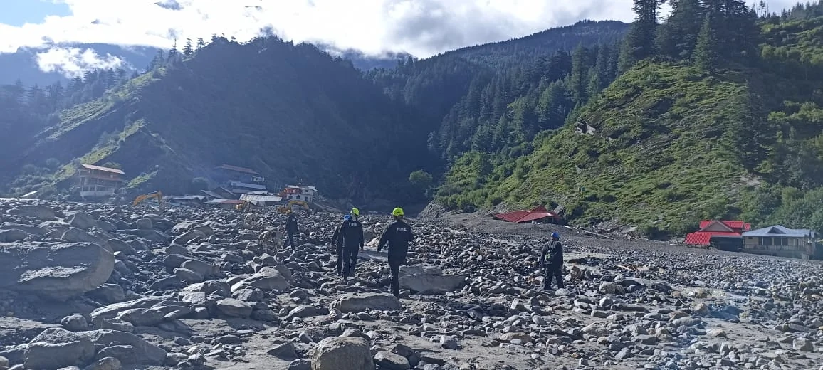उत्तरकाशी: गंगोत्री-गौमुख ट्रेक पर खाई में गिरे महाराष्ट्र के पर्यटक की तलाश जारी, खराब मौसम बना बाधा