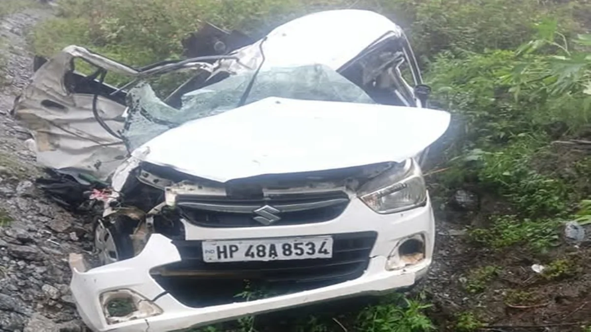 हिमाचल प्रदेश: चंबा में खाई में गिरी गाड़ी, एक बच्चे समेत परिवार के पांच सदस्यों की दर्दनाक मौत