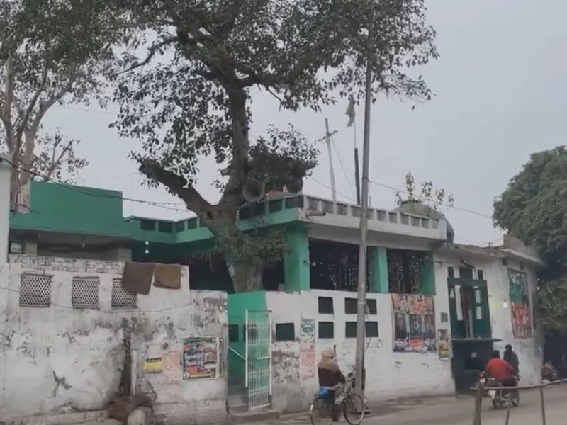 पाकिस्तान: पंजाब में 100 साल पुराने हिंदू मंदिर के ढहने पर विवाद, अल्पसंख्यक समुदाय में चिंता