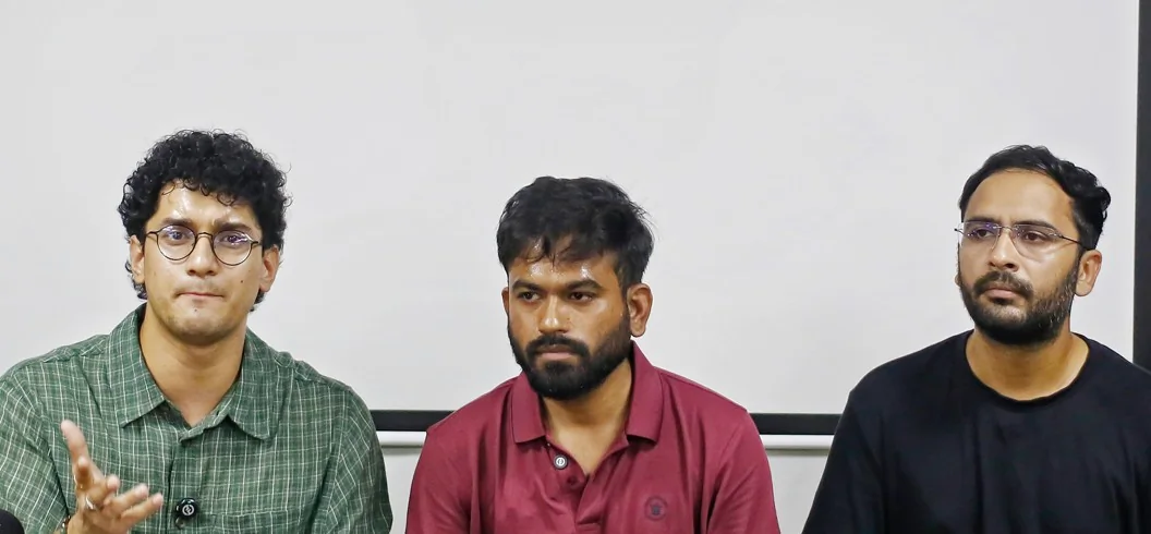 दिल्ली में CJP के प्रदर्शन से पहले बड़ी कार्रवाई, फ्लाइट से 3 नेता हिरासत में, तुषार गांधी भी डिटेन