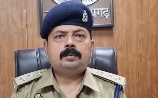 अतीक के बेटे उमर के काफिले की दो लग्जरी गाड़ियां प्रयागराज से जब्त, टोल प्लाजा पर दबंगई का आरोप
