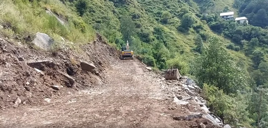 जम्मू-कश्मीर: 70 साल के इंतज़ार के बाद नचलाना तालाब गांव को मिलेगी पहली सड़क, 1000 लोगों को होगा फायदा