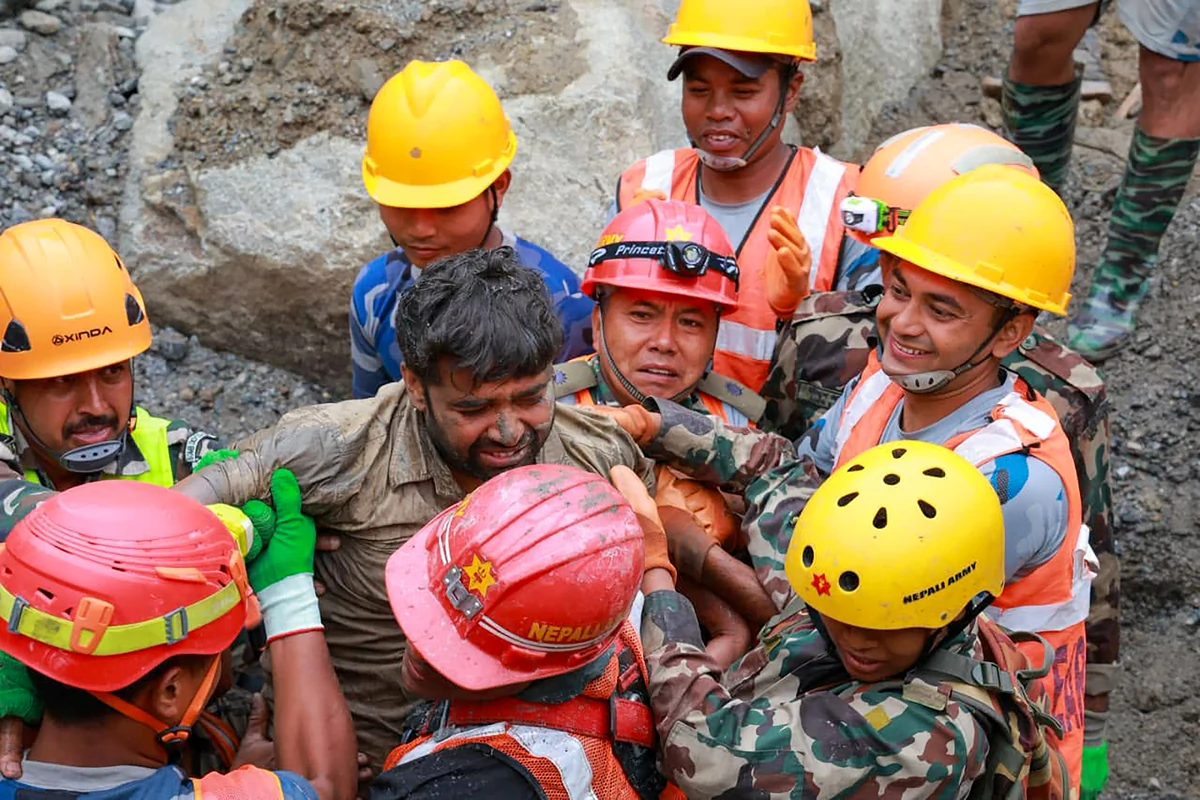 नेपाल बाढ़: मरने वालों का आंकड़ा 1300 के पार, लगभग 5000 लोग अभी भी लापता