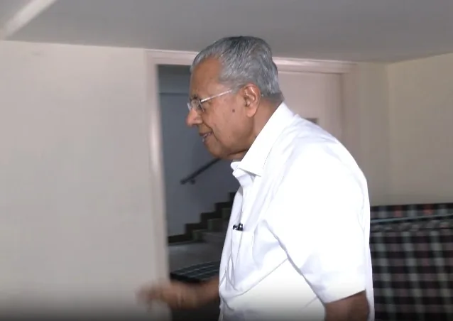 पिनाराई विजयन को ED का समन: घर के दरवाज़े पर नोटिस चिपकाया, शुक्रवार को कोच्चि में पेशी