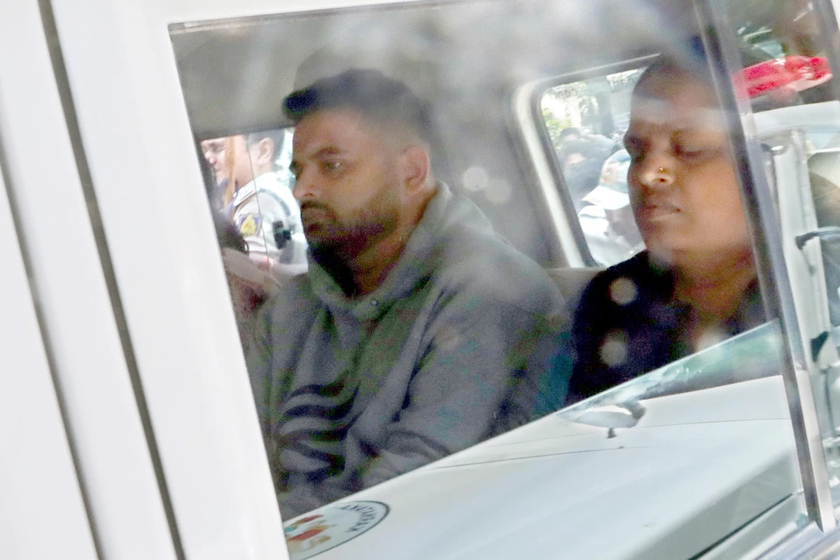 प्रज्वल रेवन्ना की जेल बैरक से फ़ोन बरामद, कांग्रेस ने राजनीतिक रसूख पर उठाए सवाल