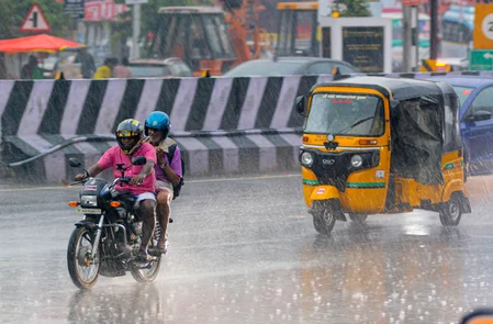 तमिलनाडु में मौसम का मिज़ाज बदलेगा: कहीं तेज़ गर्मी, तो कहीं भारी बारिश और तूफ़ानी हवाओं का अनुमान