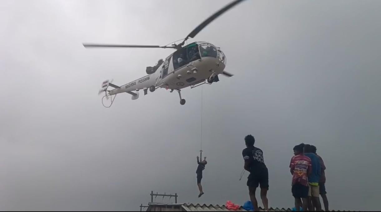 गुजरात में बारिश और बाढ़ का क़हर जारी, 38,000 से ज़्यादा लोग सुरक्षित ठिकानों पर