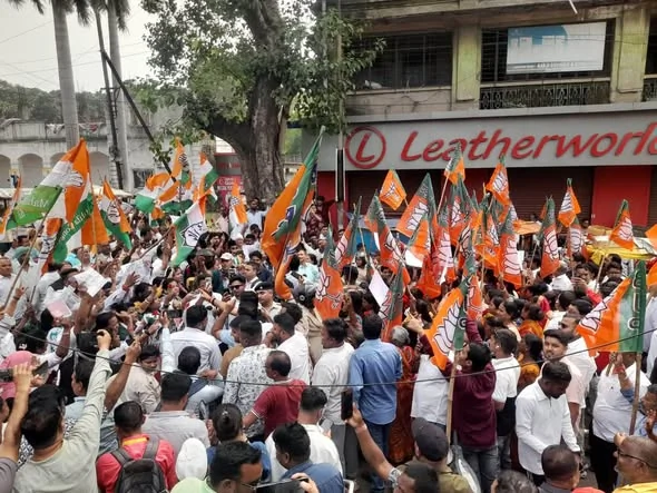 जमशेदपुर: JNU प्रकरण पर प्रदर्शन के दौरान BJP-कांग्रेस कार्यकर्ताओं में हिंसक झड़प, कई घायल