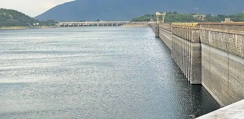 कावेरी डेल्टा में किसानों की चिंता बढ़ी, मेट्टूर से छोड़ा गया पानी ऊपरी एनीकट तक तो पहुँचा पर प्रवाह बेहद कम