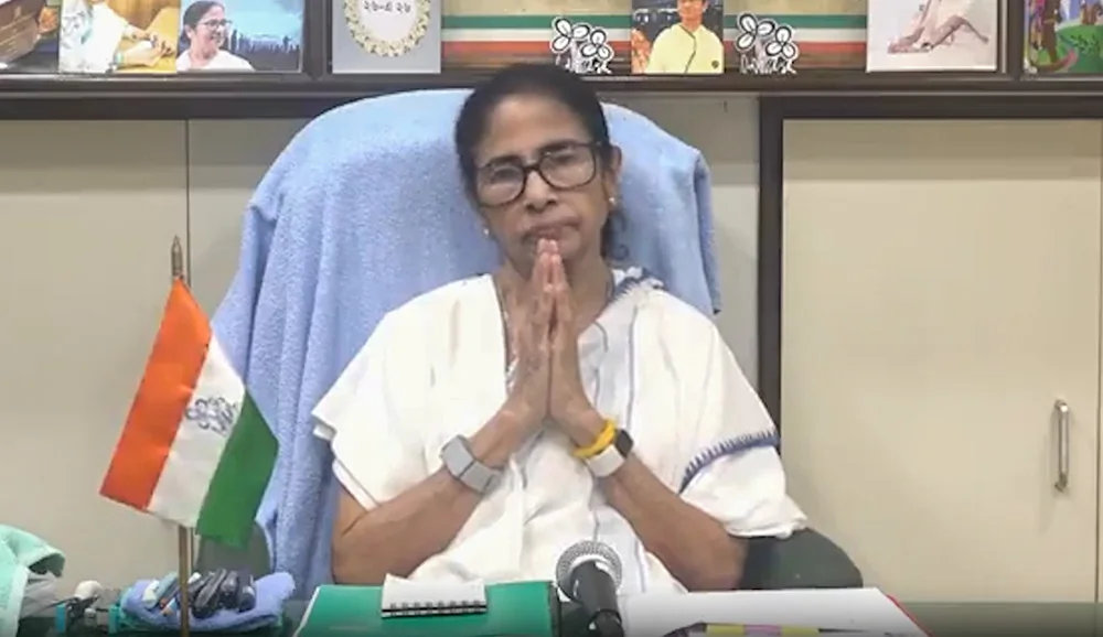 ममता बनर्जी का भाजपा पर हमला: 'अन्नपूर्णा भंडार' योजना को बताया धोखा, कहा - राजनीतिक संन्यास नहीं लूंगी