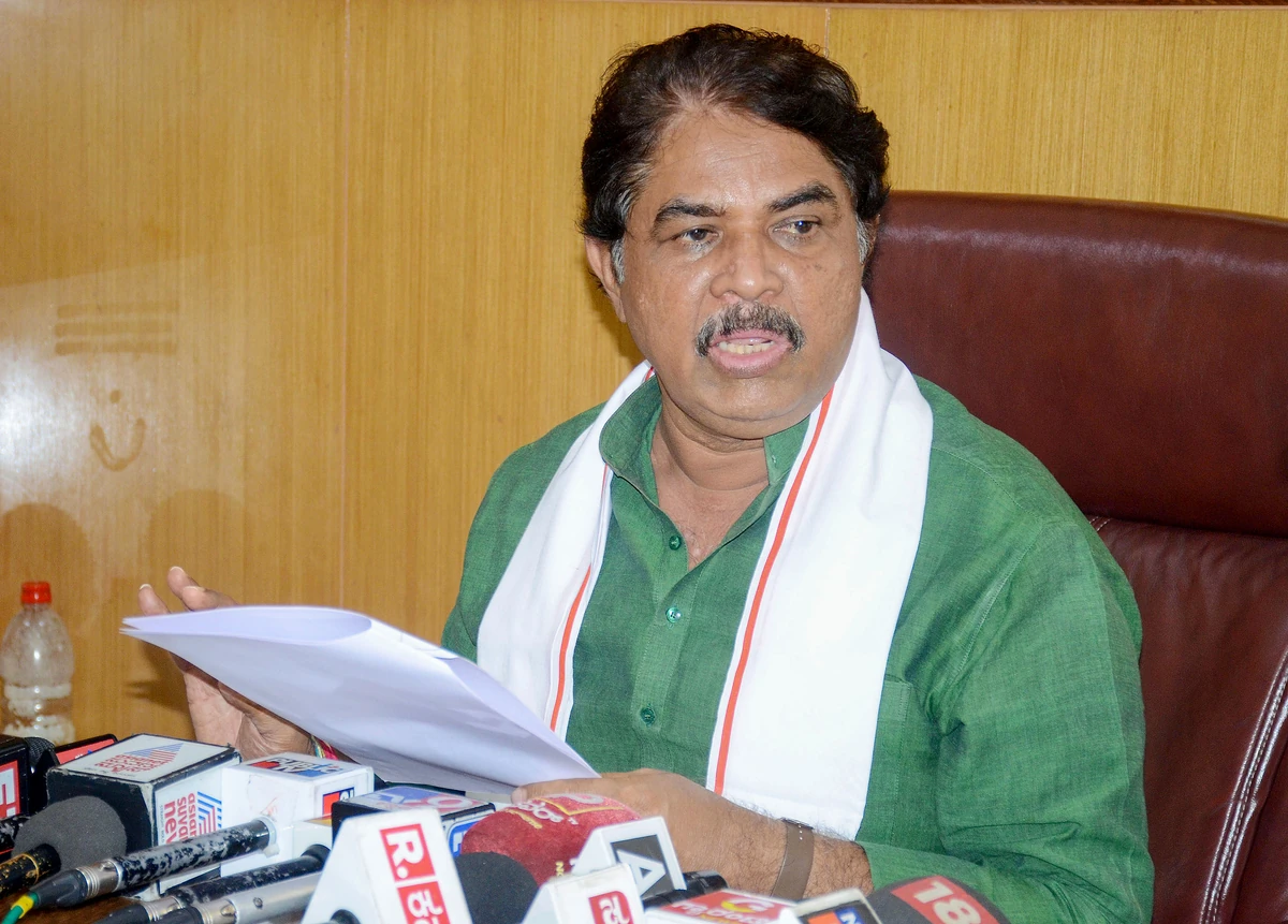 कर्नाटक: KPSC भर्ती घोटाले पर गरमाई सियासत, BJP का दावा- 'एक और कांग्रेस मंत्री का गिर सकता है विकेट'