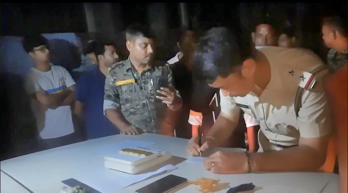 पश्चिम बंगाल: गाड़ी की चेकिंग में पैंट की बेल्ट से निकला 90 लाख का सोना, कूचबिहार में एक गिरफ्तार
