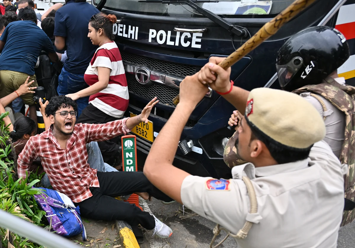 NEET पेपर लीक: छात्रों पर पुलिस लाठीचार्ज की J&K स्टूडेंट्स एसोसिएशन ने की निंदा