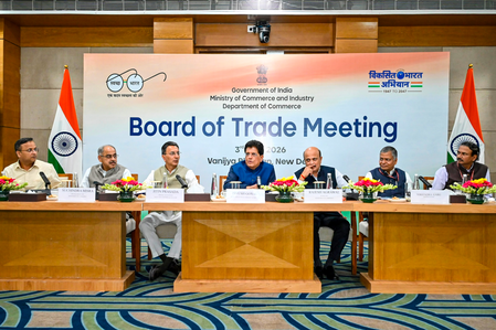 भारत का बड़ा लक्ष्य: 2026-27 तक निर्यात को 1 ट्रिलियन डॉलर के पार पहुँचाने की तैयारी