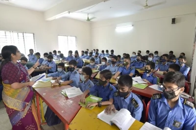 बांग्लादेश: कमज़ोर शिक्षा व्यवस्था के कारण युवाओं में बेरोज़गारी बढ़ी, हर साल 20 लाख युवा नौकरी की दौड़ में शामिल