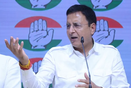 मतदाता सूची विवाद: कांग्रेस ने 13 करोड़ वोटर हटाने का लगाया आरोप, चुनाव आयोग पर उठाए गंभीर सवाल