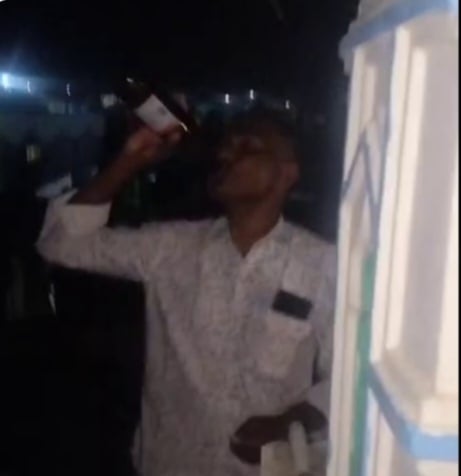 कर्नाटक: मस्जिद की छत पर शराब पीना पुलिस कॉन्स्टेबल को पड़ा भारी, वीडियो वायरल होने पर सस्पेंड