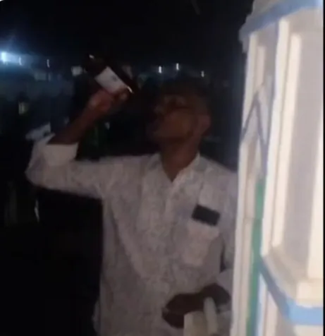 कर्नाटक: मस्जिद की छत पर शराब पीना पुलिस कॉन्स्टेबल को पड़ा भारी, वीडियो वायरल होने पर सस्पेंड